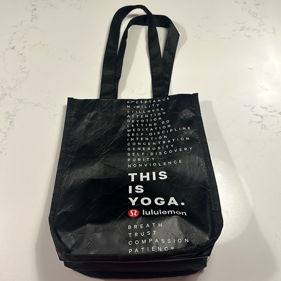 lululemon athletica Handbags - Lululemon snap bag